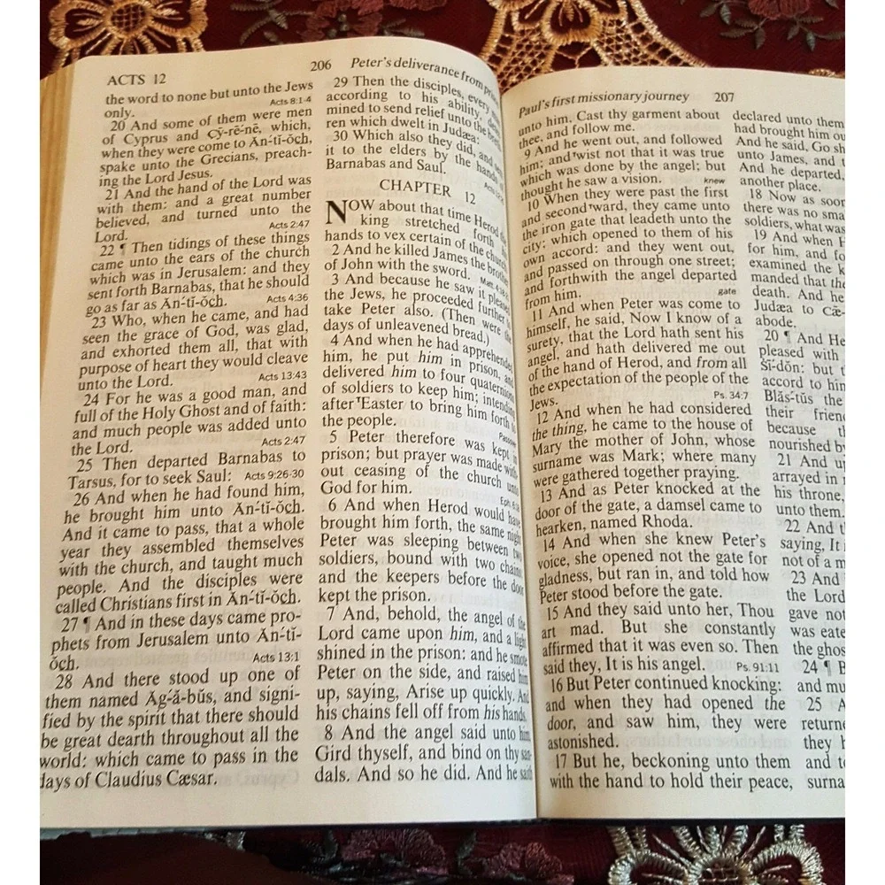 GIANT PRINT King‎ James Version Bible Faux BLACK LEATHER Red Letter Edition